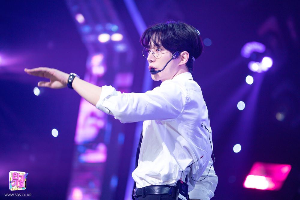 韓網熱議6位最讓人心動的男偶像舞台眼鏡造型！明宰鉉、圓佑性感爆棚，俊昊散發知性危險感！-3