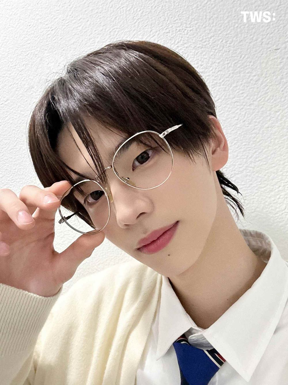 韓網熱議6位最讓人心動的男偶像舞台眼鏡造型！明宰鉉、圓佑性感爆棚，俊昊散發知性危險感！-6