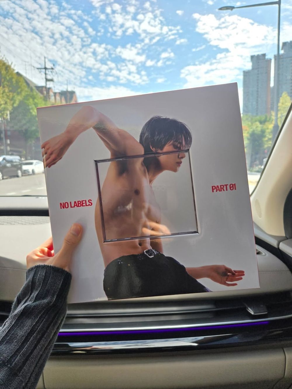 MOA暈倒！TXT大哥「然竣」SOLO專輯裸上身照釋出！精實腹肌手臂線條、親曬內頁搶先公開！-5