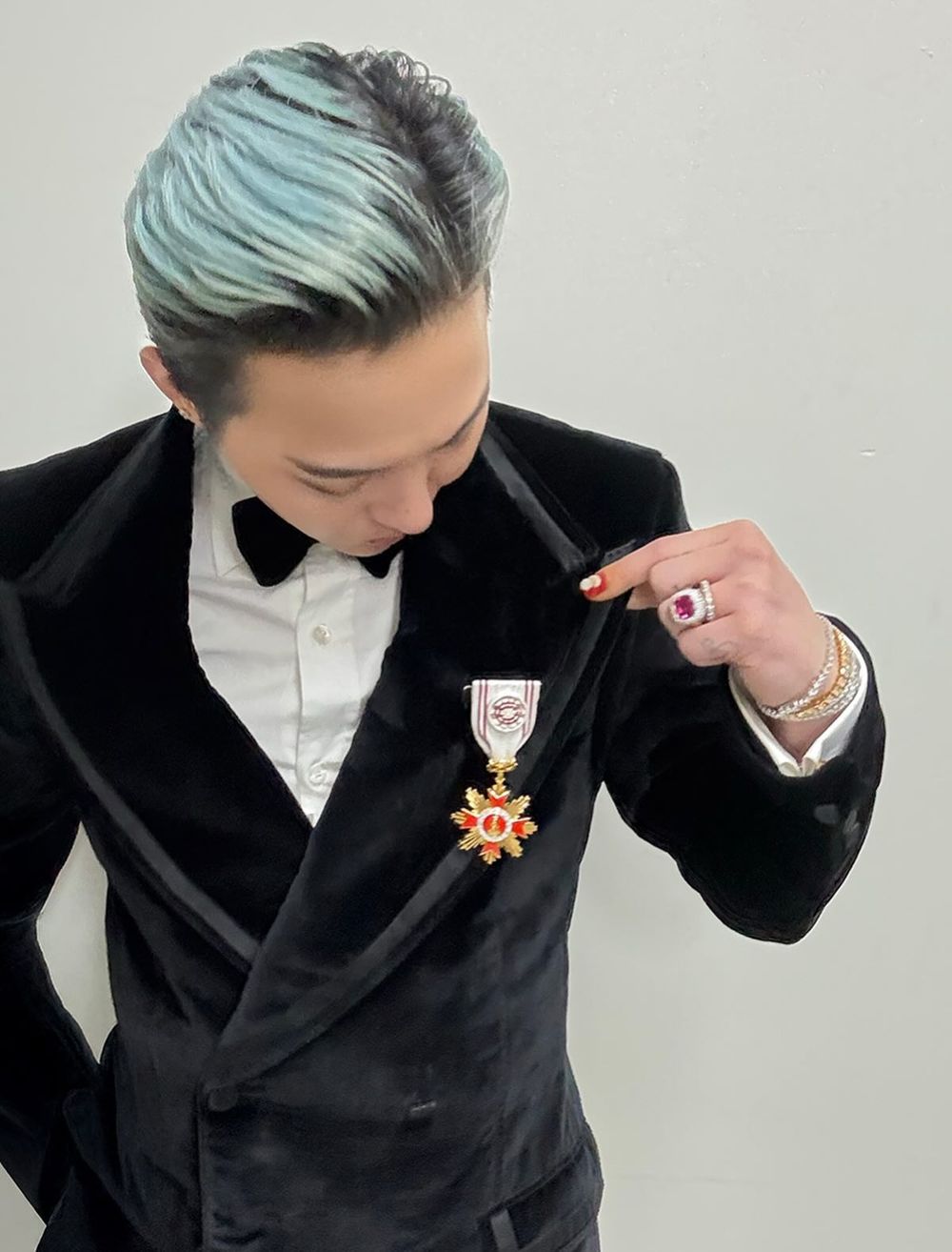 不愧是龍哥！GD成為韓國史上最年輕「玉冠文化勳章」得主、K-pop傳奇革命者實至名歸！-9