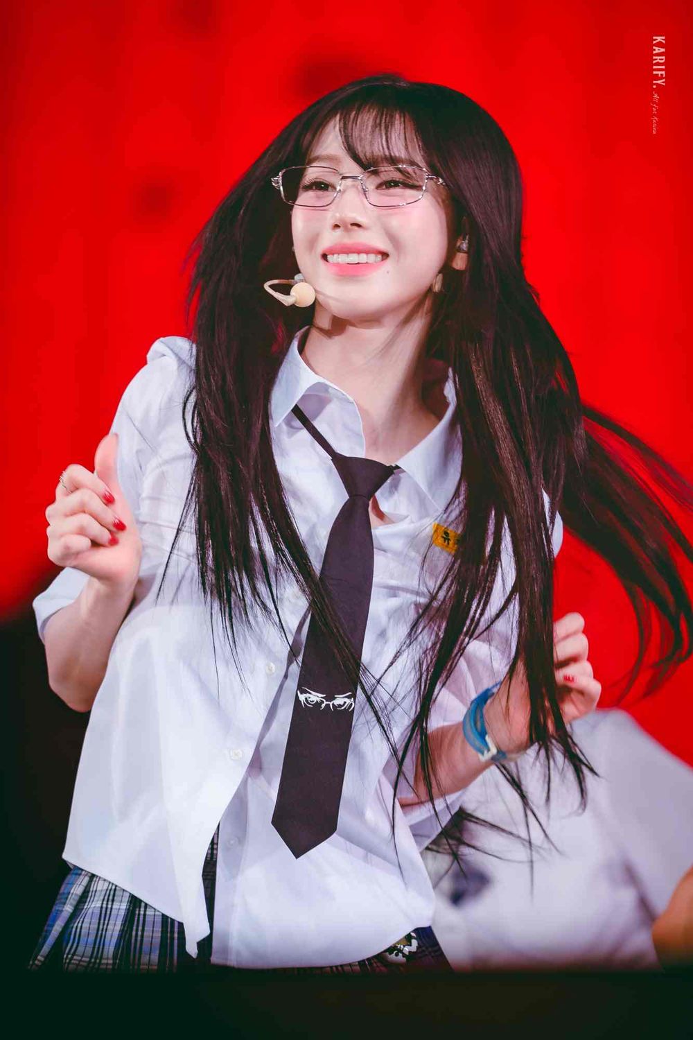  韓網熱議6位最心動的女偶像眼鏡舞台造型！Karina性感帥氣爆棚，安俞真、張員瑛全場焦點！-5