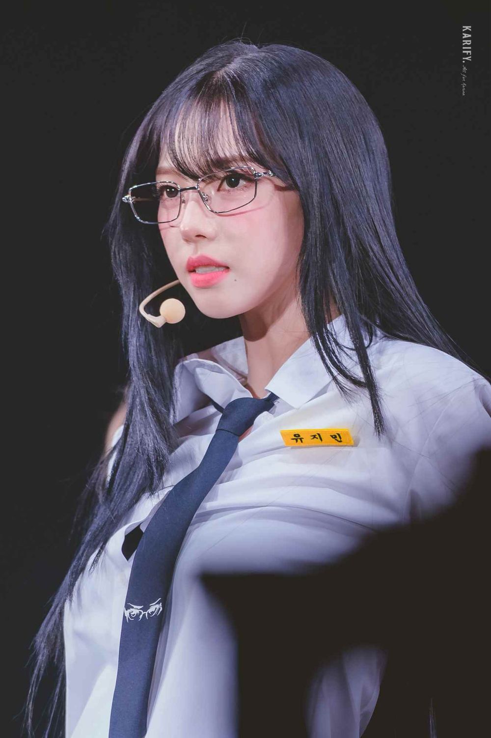  韓網熱議6位最心動的女偶像眼鏡舞台造型！Karina性感帥氣爆棚，安俞真、張員瑛全場焦點！-4