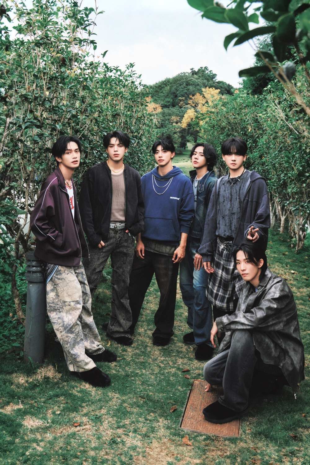 Crocs找來OZONE合作！男神一字排開穿上「洞洞鞋」陪你過聖誕！麋鹿鞋扣也太可愛了吧！-5