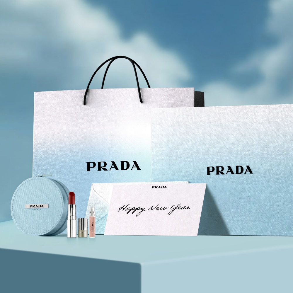 斷貨級精品底妝即將開搶！PRADA Beauty「寶寶藍尼龍氣墊」絕美輕霧妝感＋低飽和莫測藍外殼，手速不夠快就被買光了！-5