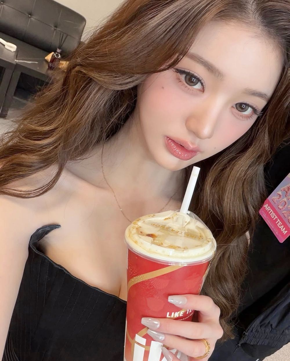 IVE張員瑛最愛台灣手搖飲是這間！來台狂喝老賴茶棧「這三杯」、最愛口味&甜度冰塊找到了！-8