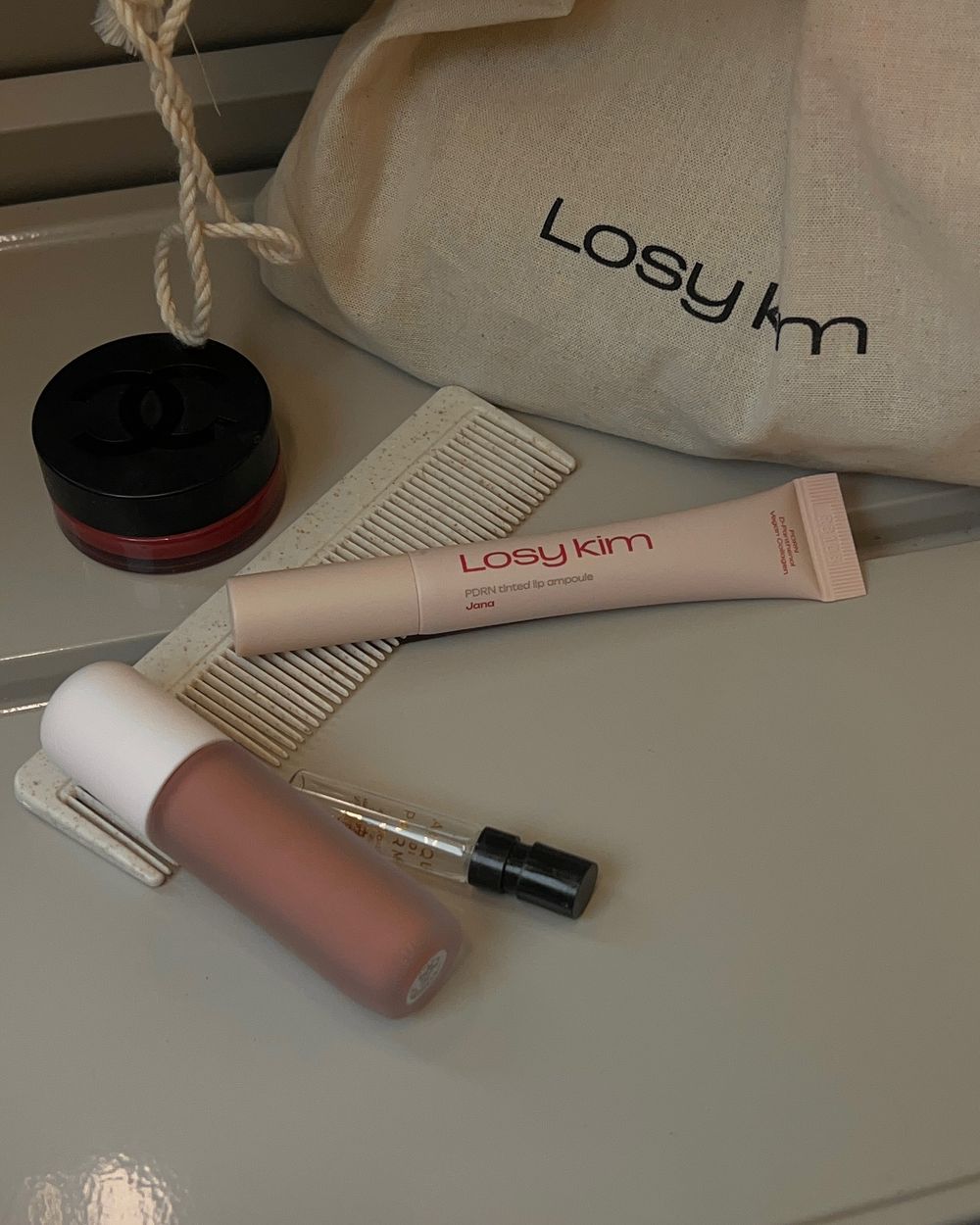 韓女私藏愛用唇蜜天花板公開！小眾高顏值PDRN唇部精華，低飽和色選＋奶茶調外型，一抹封存滿滿保養，雙唇比嫩嬰還飽滿！-17