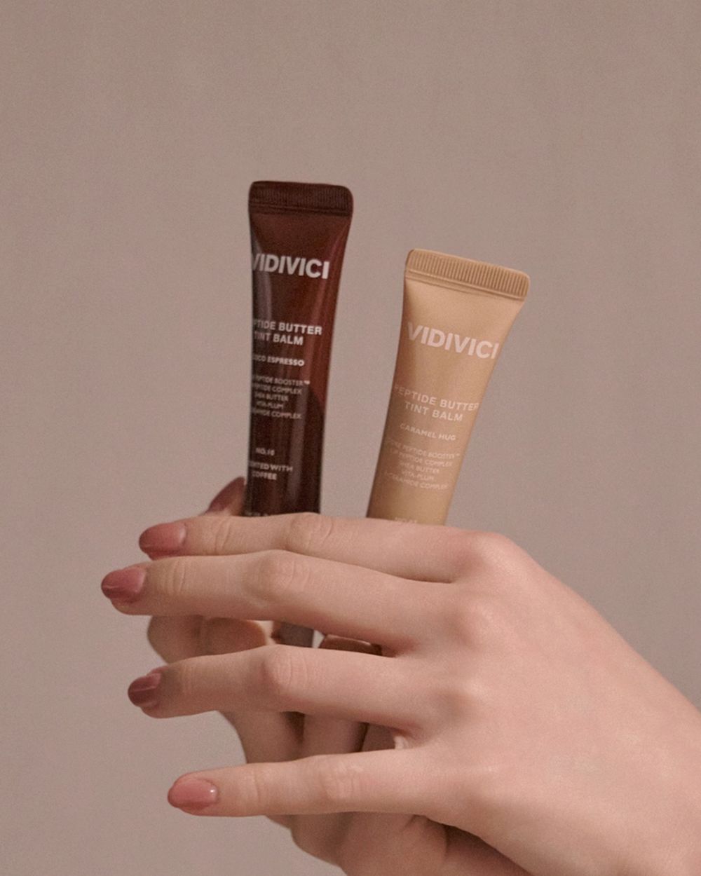 韓網熱議最適合美妝代言的一張臉！KAZUHA潤唇蜜新廣告、美到上熱搜，全網敲碗氛圍感色號就是這支！-2