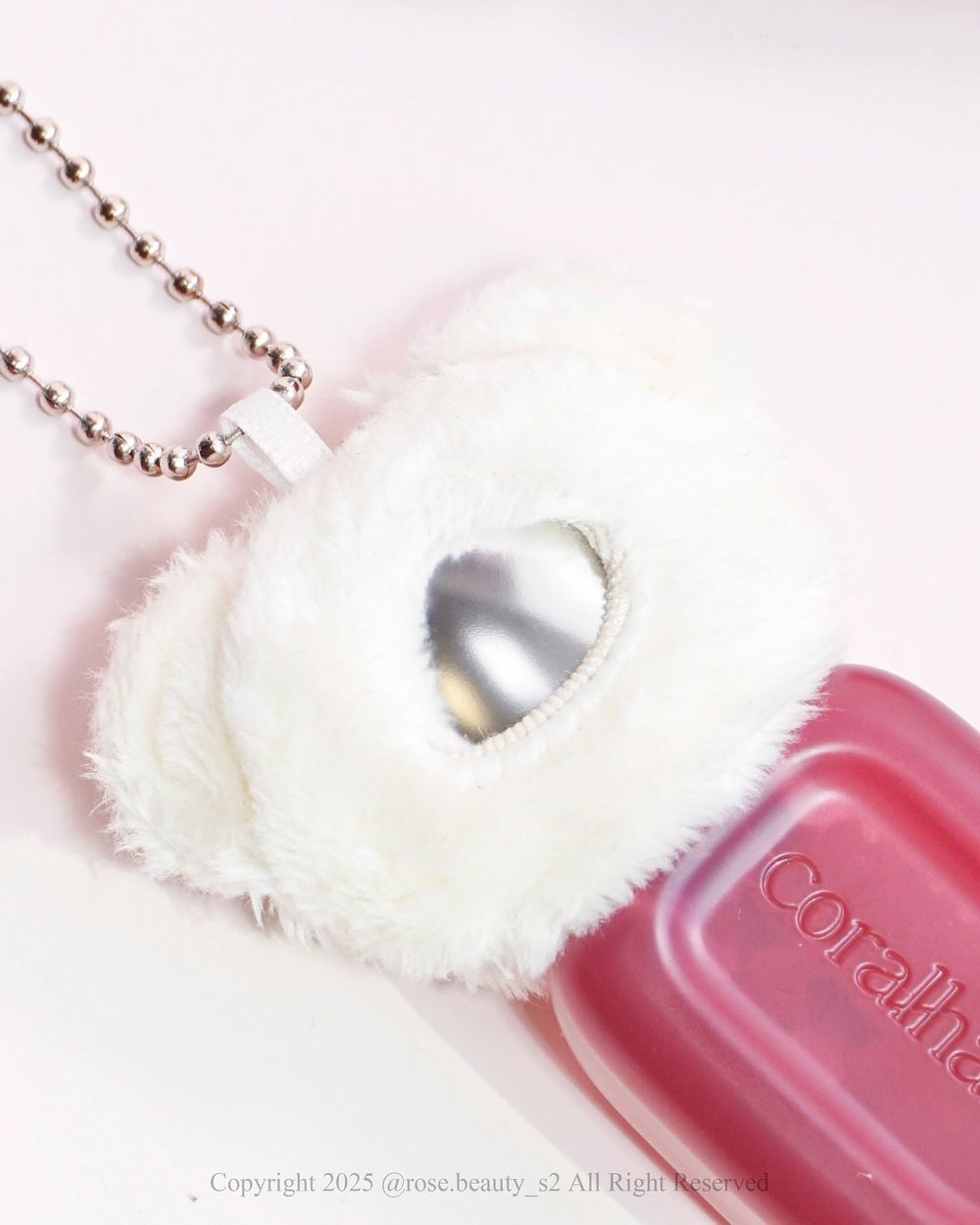 2025年度韓系妝容關鍵字回顧！低飽和裸色、碎鑽打亮、半柔霧底妝，掌握七個當紅韓妝重點、秒變身韓妞！-15