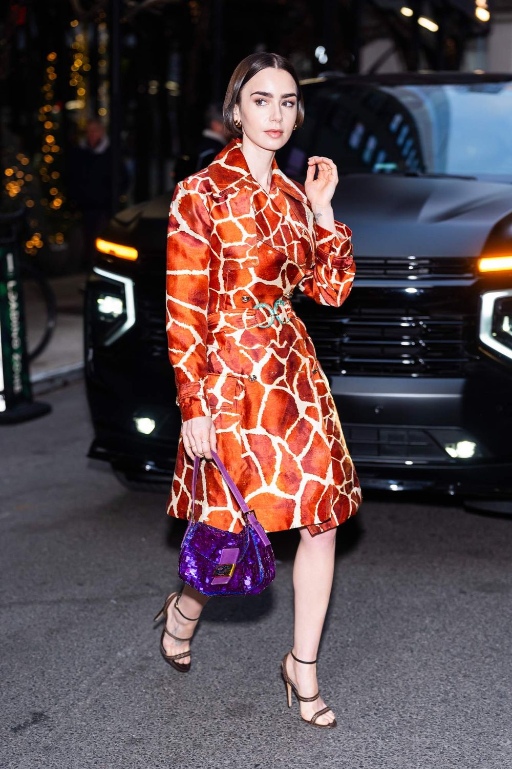 Netflix《艾蜜莉在巴黎》第五季回來了！艾蜜莉穿搭依舊超精彩、FENDI甚至推出專屬包包？！-5