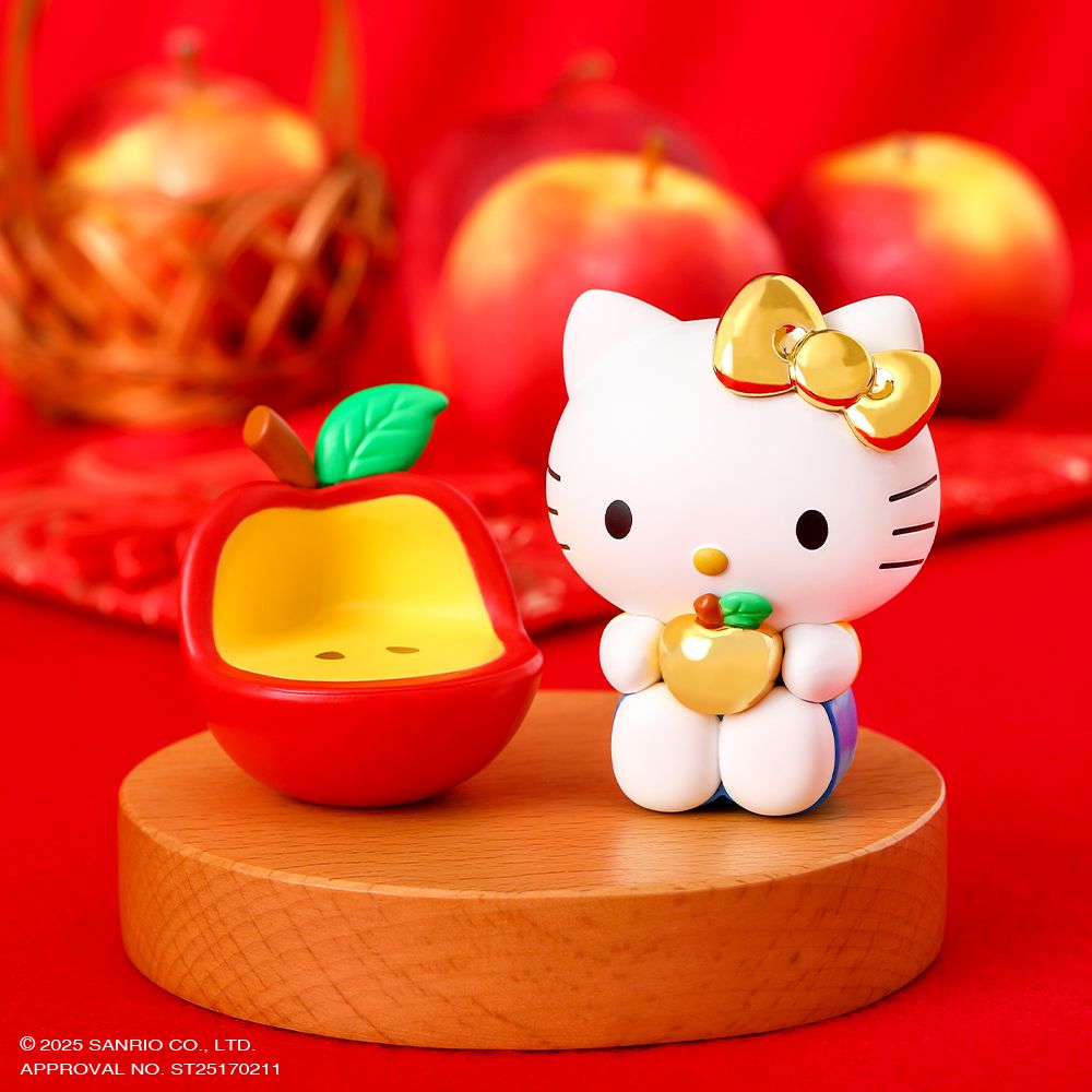 史上最萌招福小物！「Hello Kitty平平安安公仔」凱蒂貓+蘋果座椅可愛翻、巷口7-11就買得到！-6