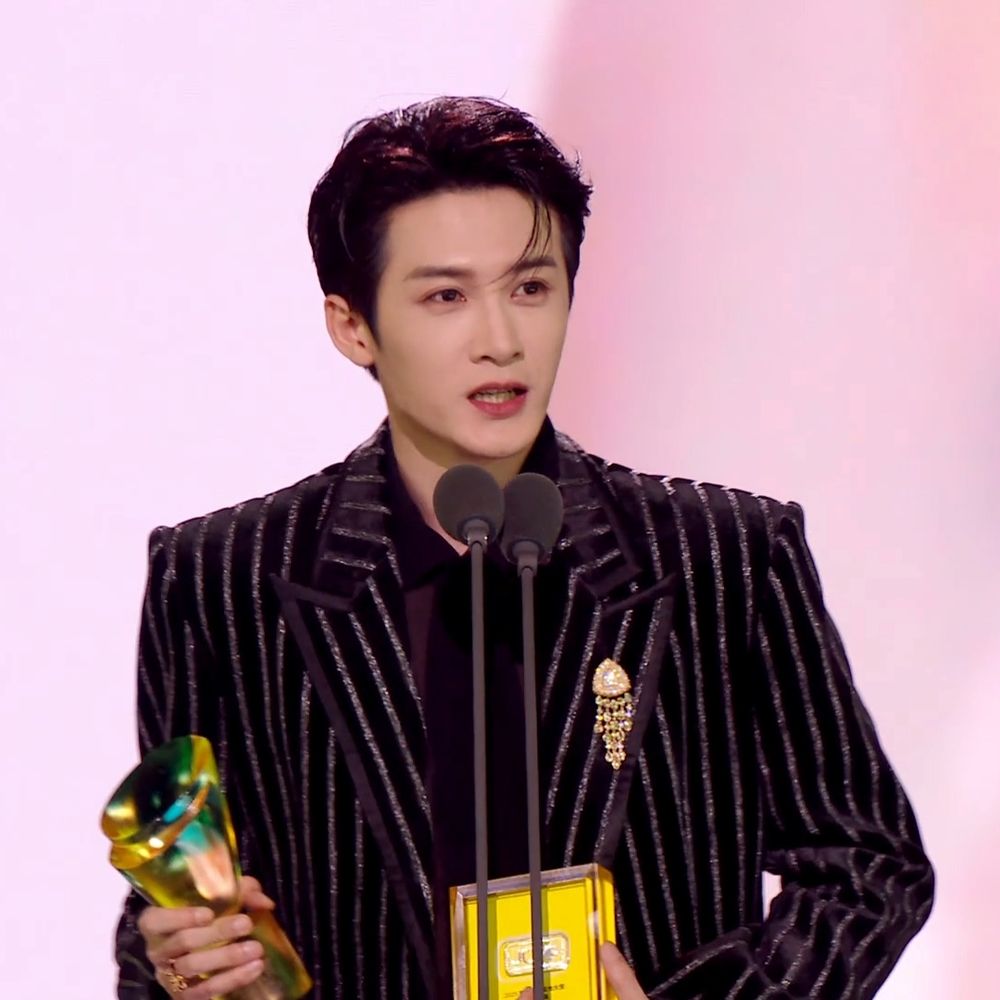2025騰訊星光大賞得獎名單出爐！趙露思復出奪大獎感動落淚，劉宇寧、檀健次抱回VIP之星，張凌赫獲年度魅力藝人！-5