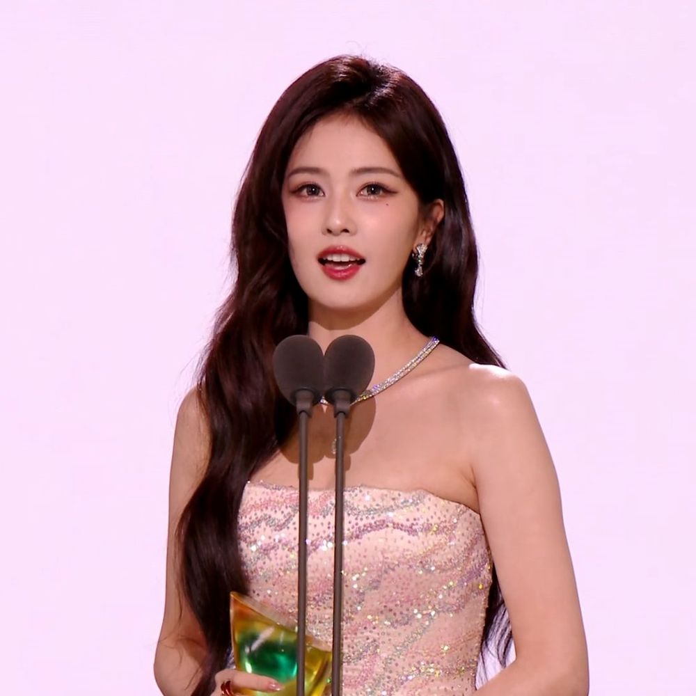 2025騰訊星光大賞得獎名單出爐！趙露思復出奪大獎感動落淚，劉宇寧、檀健次抱回VIP之星，張凌赫獲年度魅力藝人！-8