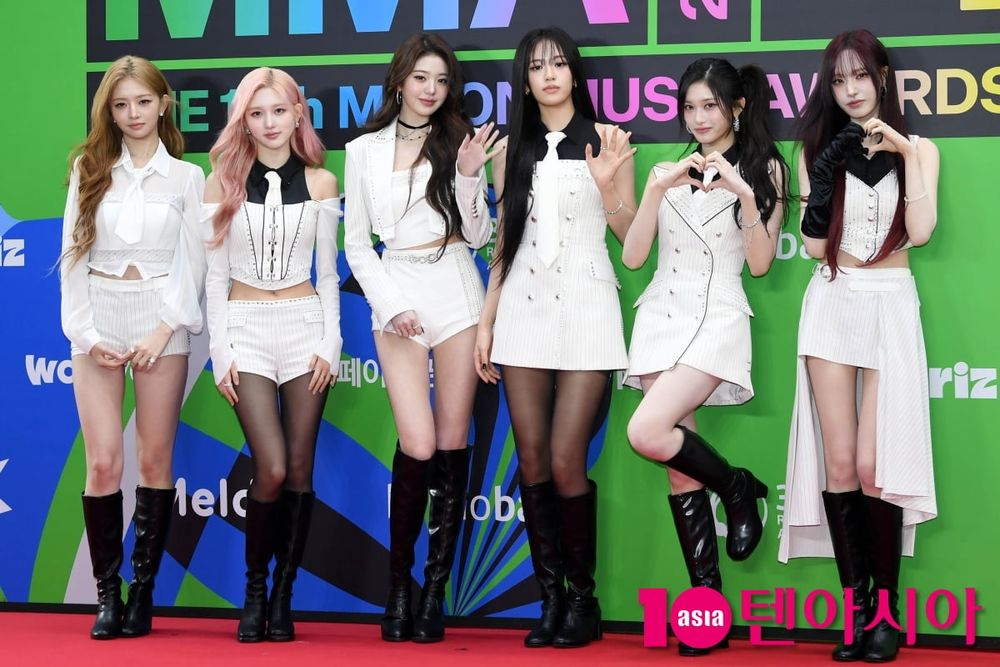 2025韓國MMA紅毯女神出爐！JENNIE山茶花禮服美貌爆擊、aespa未來感氣勢全開、IVE黑白優雅短裙直接封神！-11