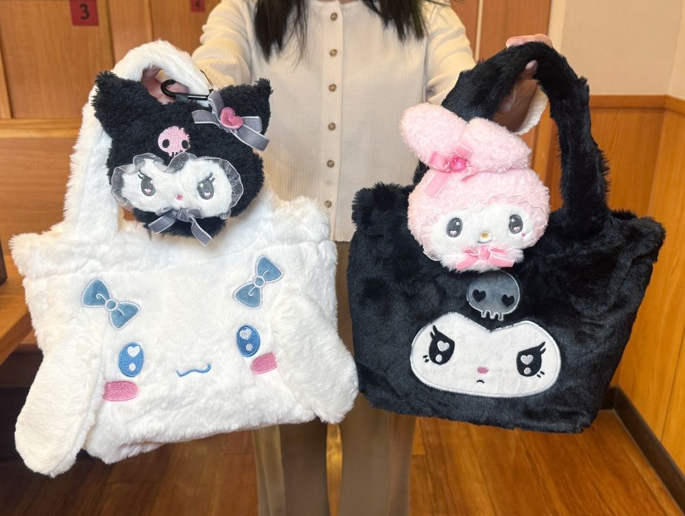 藏壽司最新扭蛋是三麗鷗！萌翻「Hello Kitty達摩吊飾&大耳狗磁鐵」全都想要、還有漢頓束口袋免費送！-16