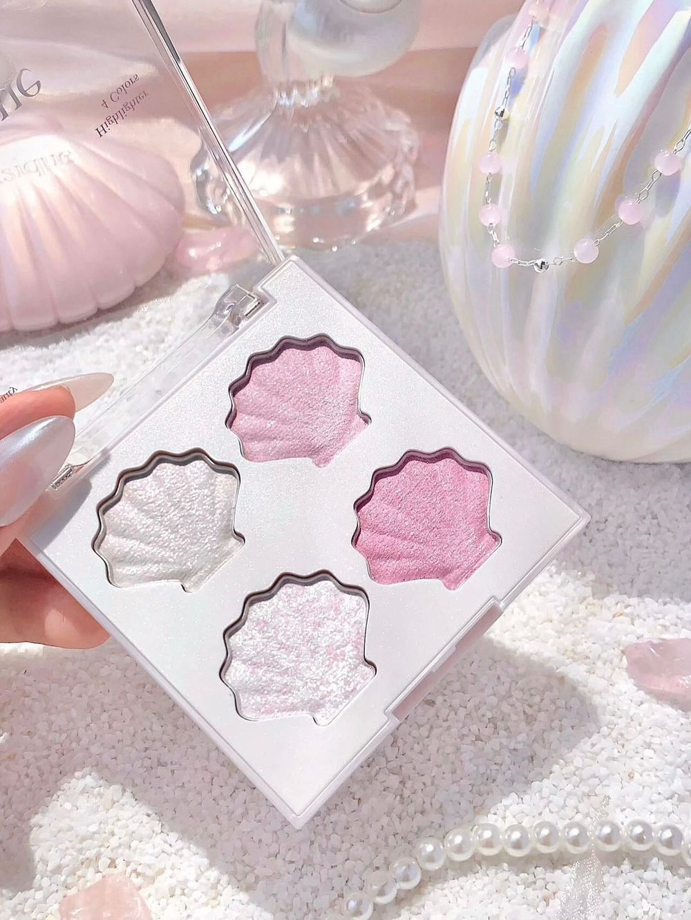 2026碎鑽彩妝趨勢延燒！三個必學碎鑽打亮用法，淡妝到女團妝都能駕馭，眼頭、淚溝平滑提亮效果超好！-14