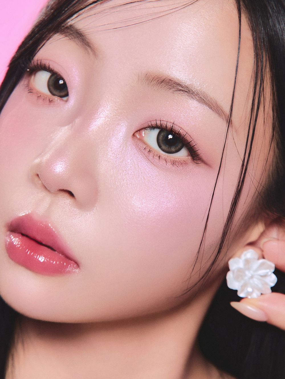 2026碎鑽彩妝趨勢延燒！三個必學碎鑽打亮用法，淡妝到女團妝都能駕馭，眼頭、淚溝平滑提亮效果超好！-10