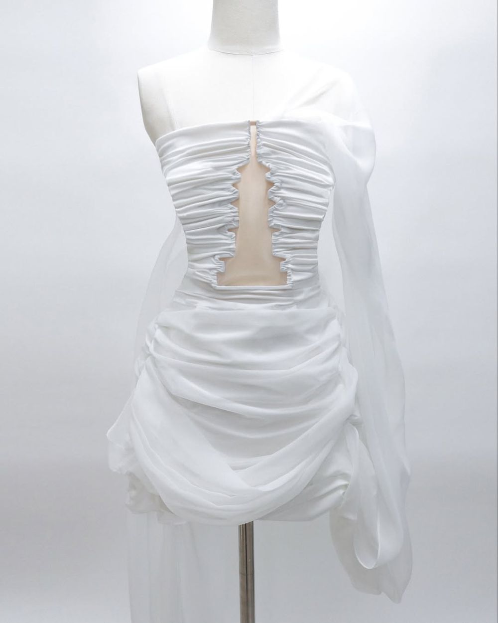 整場都在等Jennie！金珍妮MMA「狂換6套造型」！西太后禮服仙氣滿分、開場掀頭紗堪比女王登基！-11