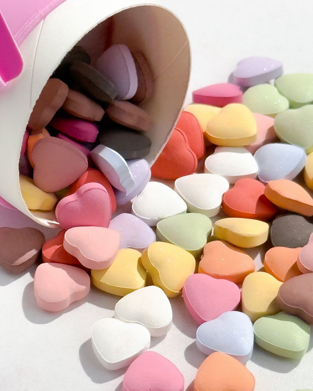 韓網狂洗版rom&nd「愛心糖果腮紅」！立體心型腮紅＋15款配色自由DIY命定頰彩，韓國聖水洞快閃店限定販售！-11