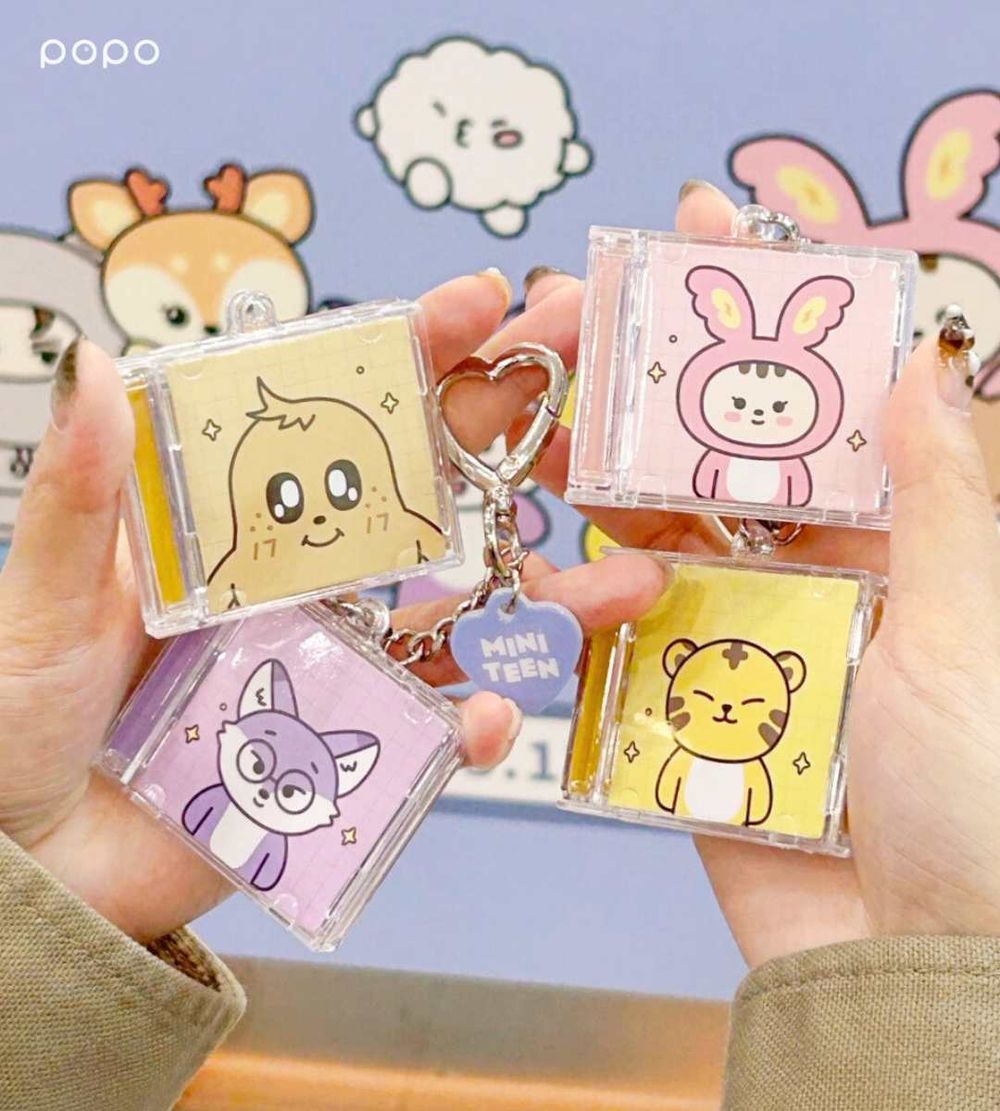 7-11開賣超可愛MINITEEN周邊小物！「迷你CD吊飾、大頭零錢包、貼紙組」根本存心搶克拉錢錢！-2