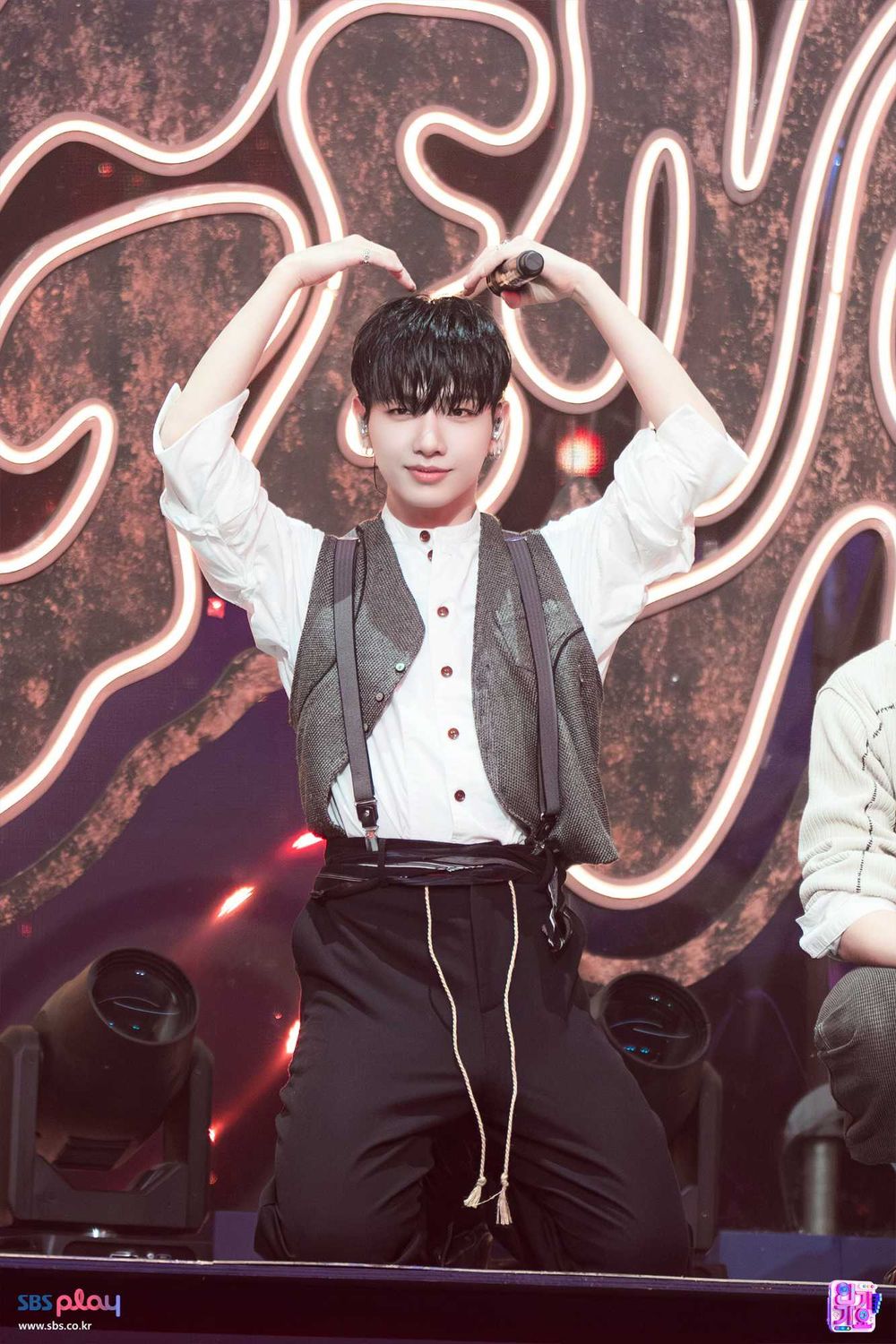 路人看了也會入坑！韓網票選7位必刷五代韓團成員直拍！安乾鎬帥到出圈，Anna、雅賢實力顏值全在線！-14