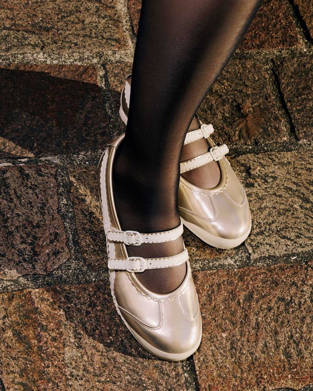 鬼塚虎缺貨爆款「瑪莉珍球鞋」一口氣推出6個新配色！「晨玫粉、曜黑銀」韓妞也紛紛入手！-8