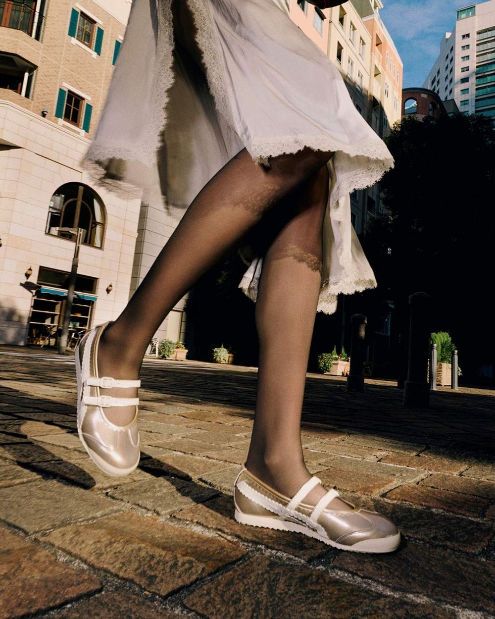 鬼塚虎缺貨爆款「瑪莉珍球鞋」一口氣推出6個新配色！「晨玫粉、曜黑銀」韓妞也紛紛入手！-7