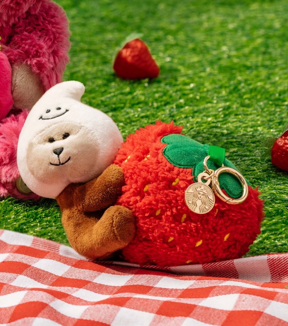 2026星巴克最新必買7大周邊推薦！超萌「草莓熊寶寶玩偶、草莓小熊鑰匙圈、雙魚座馬克杯」全都想買！-8