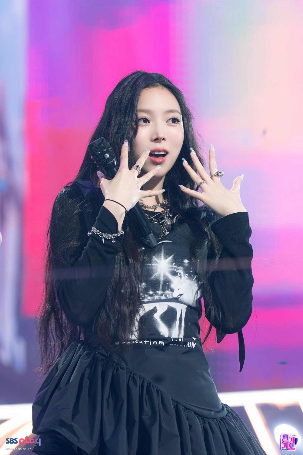 韓網公認7位ACE級實力派女偶像！Jennie、安兪真唱跳饒舌全包辦，田小娟全能實力封神！-14