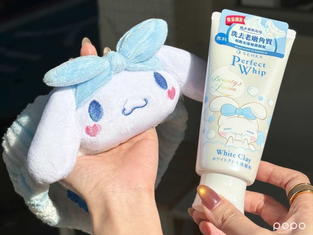 2025年度三麗鷗美妝聯名回顧！Hello Kitty媚比琳睫毛膏、大耳狗專科洗面乳...，酷洛米公仔香水引爆收藏潮！-15