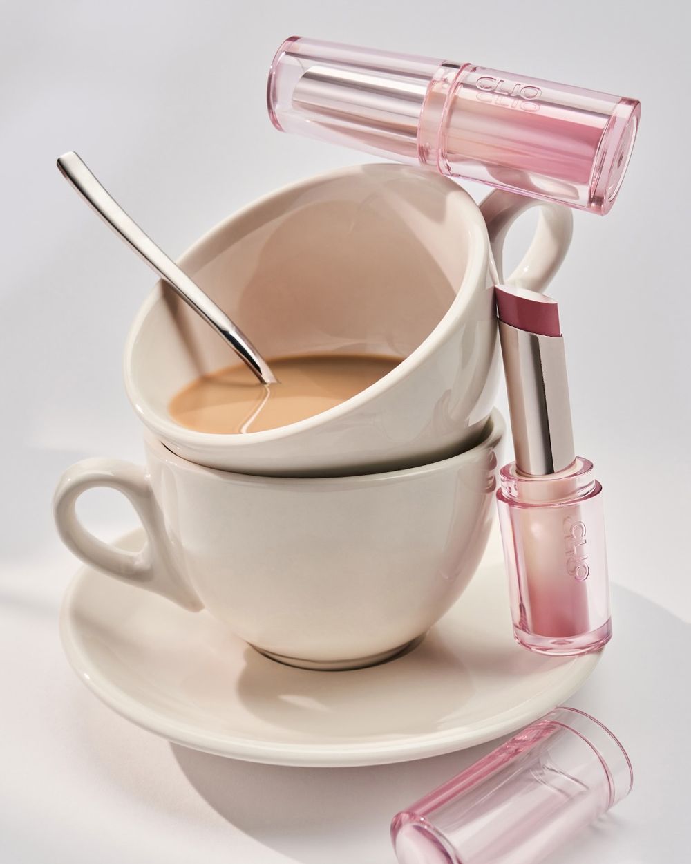 2026新年最溫柔爆款登場！CLIO「濃醇奶茶潤唇膏」一抹融化奶霜水光唇，越補越溫柔的好命唇色、一次收編！-2