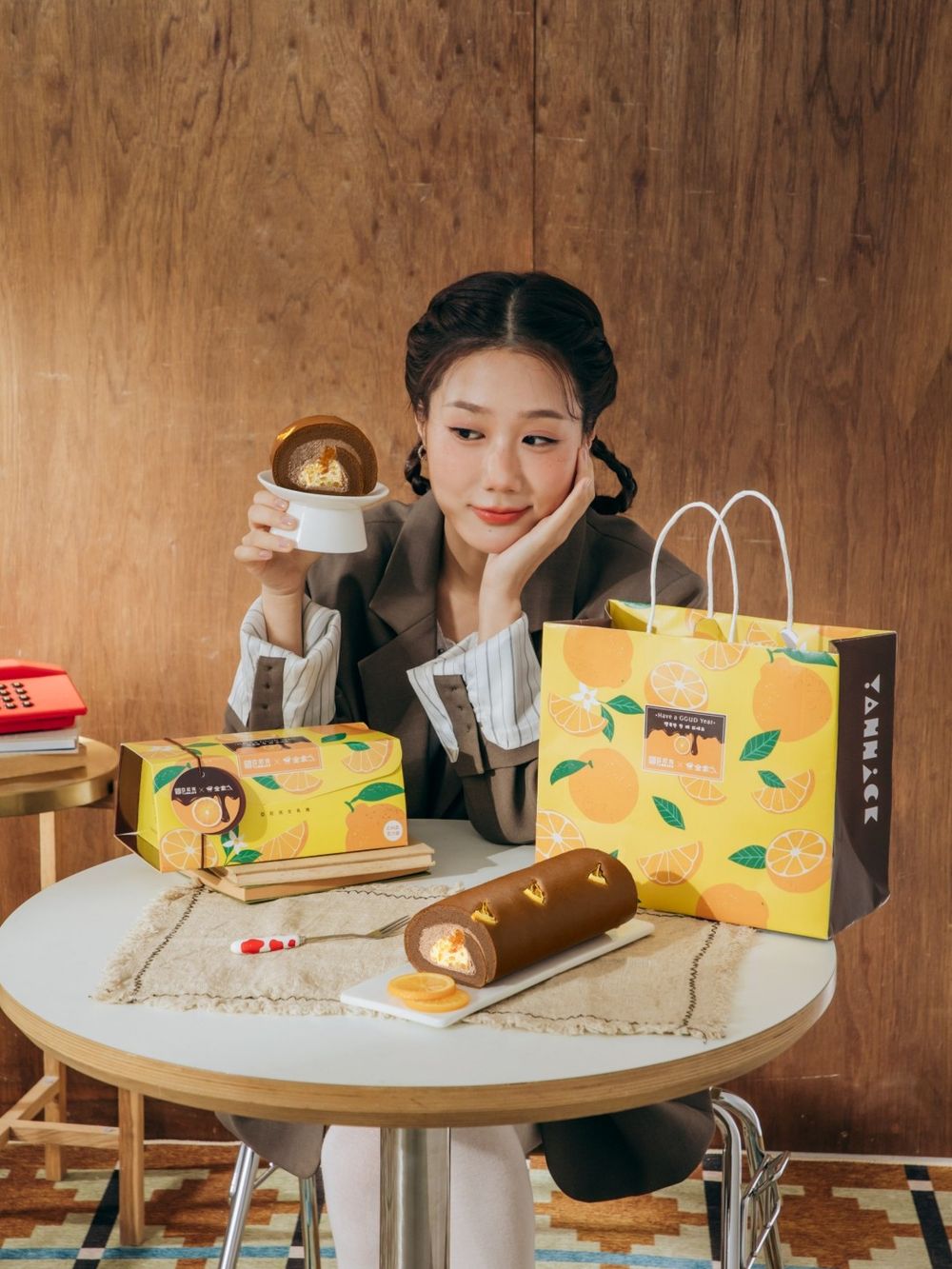 亞尼克跟韓勾ㄟ金針菇聯名啦！「濟州橘風巧克力生乳捲」酸甜橘子+濃郁巧克力療癒爆炸！-2