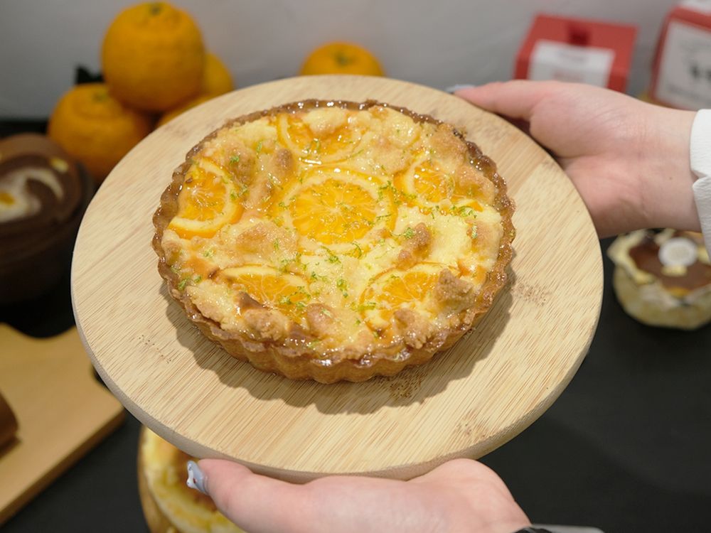 亞尼克跟韓勾ㄟ金針菇聯名啦！「濟州橘風巧克力生乳捲」酸甜橘子+濃郁巧克力療癒爆炸！-10