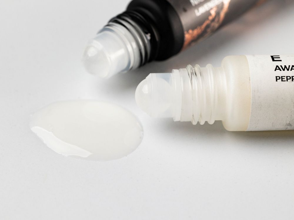 隨時體驗頭部頂級SPA！ETTIFU「日夜舒緩滾珠精華瓶」白天清涼喚醒、夜晚放鬆助眠，搭配天然礦石精準按摩、超療癒！-5