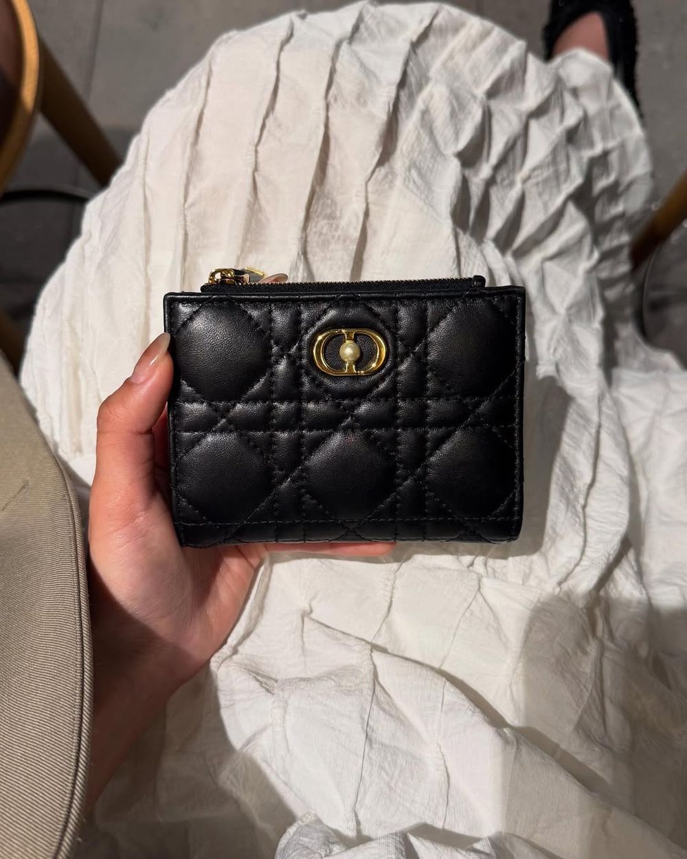 一致公認不踩雷！8款經典「黑色精品短夾」推薦！YSL、LV永不退流行、價格細節幫你整理好！-2