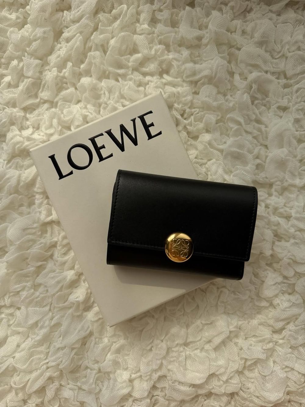 一致公認不踩雷！8款經典「黑色精品短夾」推薦！YSL、LV永不退流行、價格細節幫你整理好！-15