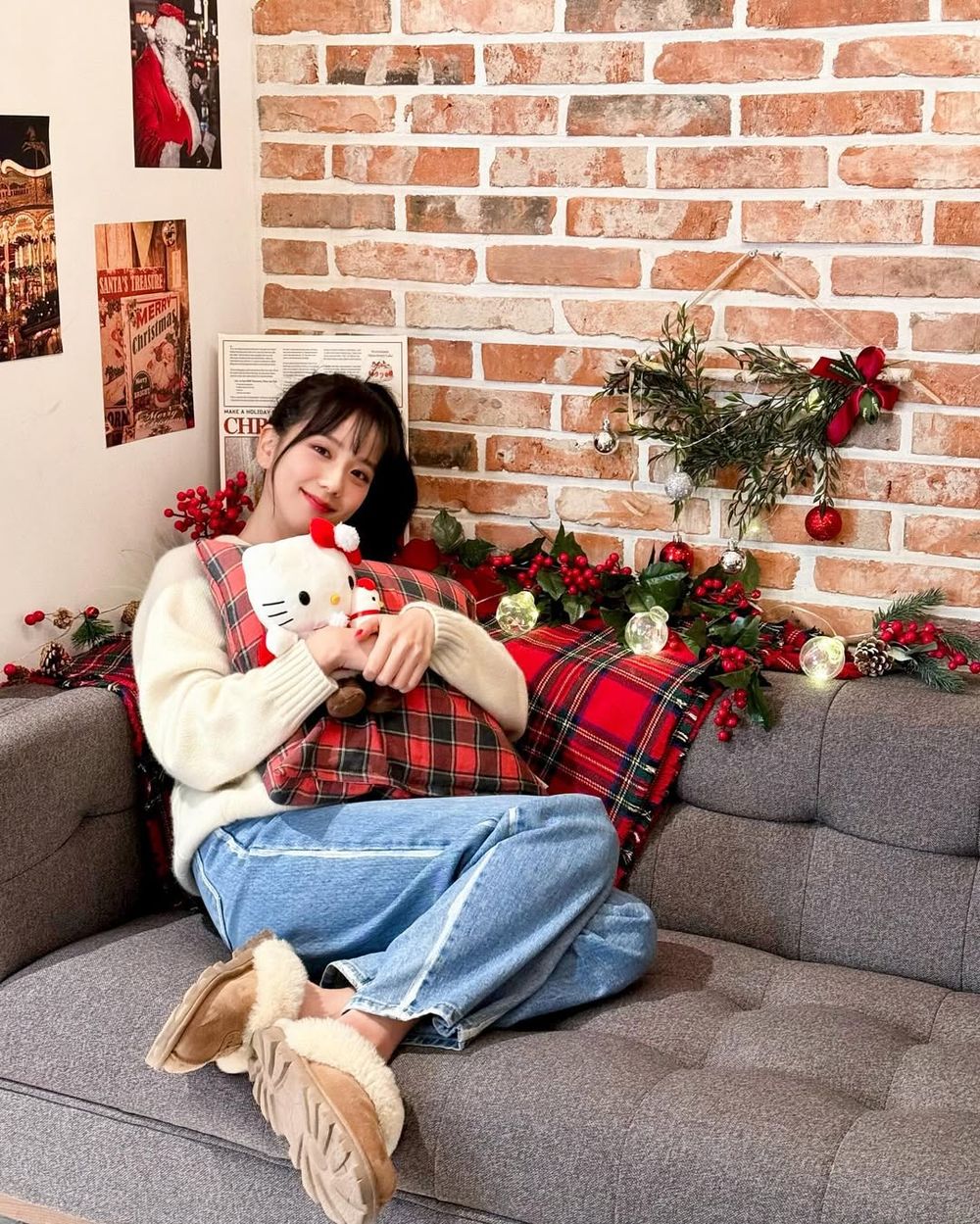 史上最夢幻聯動！Jisoo×Hello Kitty聯名「小灰塵SHUMON+凱蒂貓」周邊太欠買、這天開賣！-6