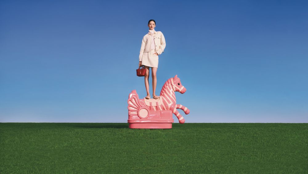 Longchamp送上馬年驚喜！全新「酒紅水餃包＋卡夾」好看又討喜、新年開運就靠這咖！-3