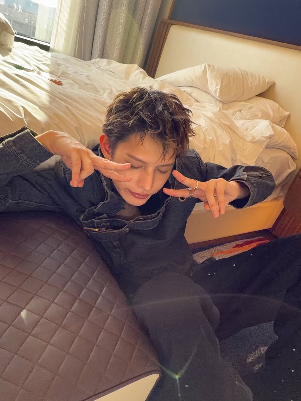 全球都在瘋Cortis穿搭！趙雨凡私下超愛「LV戒指」找到了！帥到姊姊們心都秒融化！-7