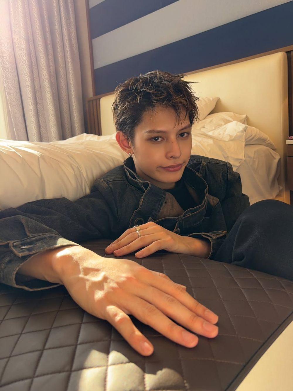 全球都在瘋Cortis穿搭！趙雨凡私下超愛「LV戒指」找到了！帥到姊姊們心都秒融化！-9