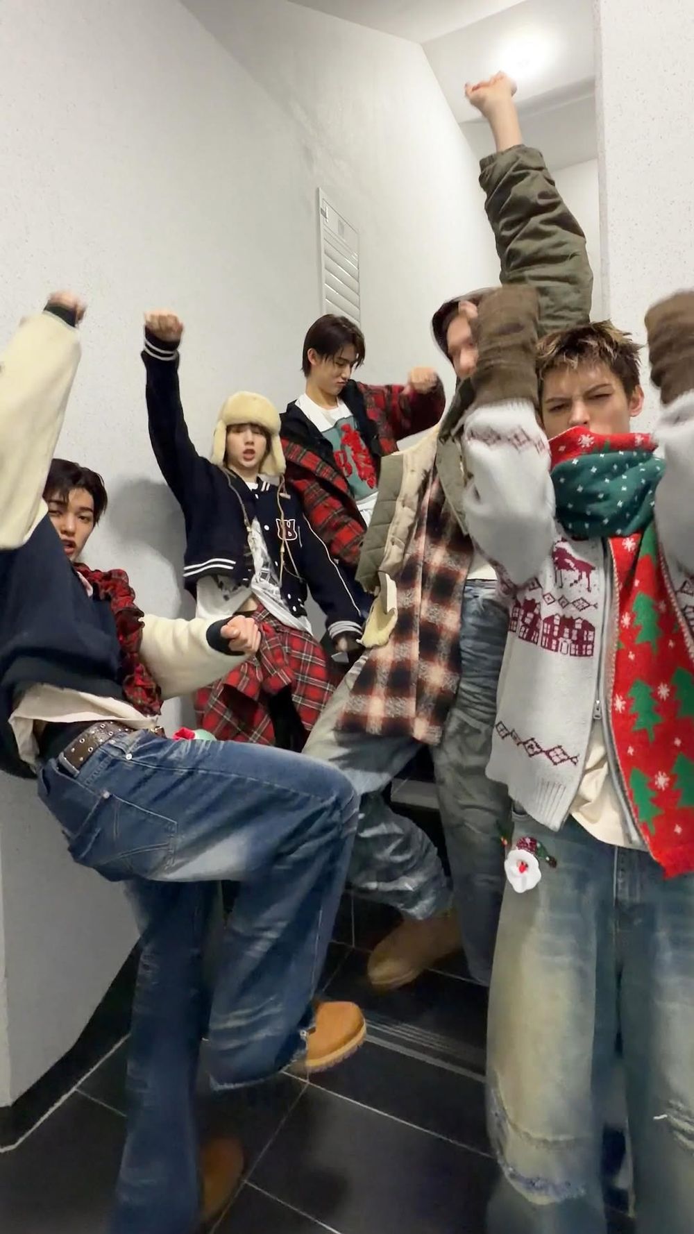 全球都在瘋Cortis穿搭！趙雨凡私下超愛「LV戒指」找到了！帥到姊姊們心都秒融化！-10