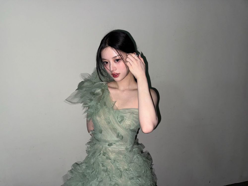 韓網熱議最驚豔的偶像年末舞台造型總整理！Felix古裝封神，張員瑛、Giselle美出新高度！-9