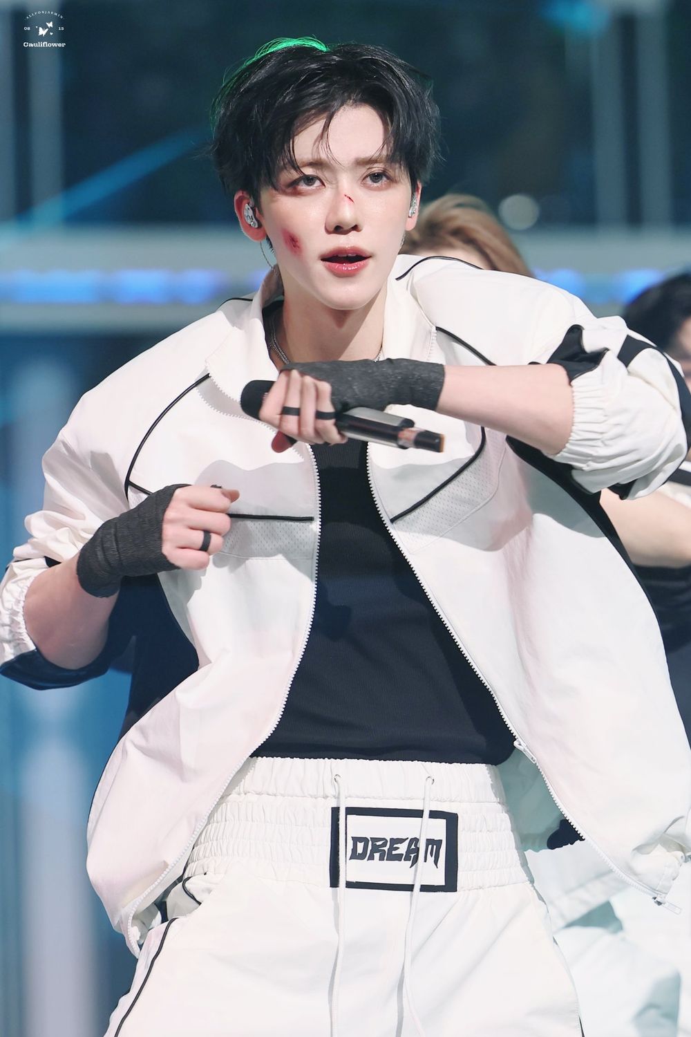 韓網熱議最驚豔的偶像年末舞台造型總整理！Felix古裝封神，張員瑛、Giselle美出新高度！-13