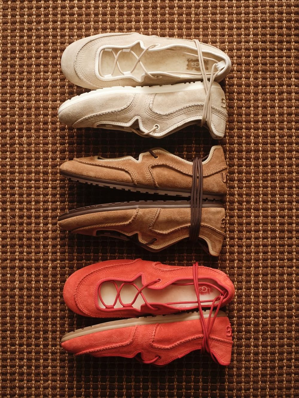 比雪靴賣更好？！UGG最新「毛毛芭蕾舞鞋」悄悄爆紅！官網快沒尺寸、找代購也要擁有！-7