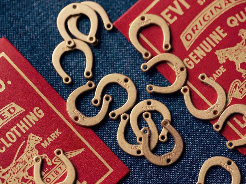 新年戰服先買好！Levi’s馬年限定系「雙馬皮標」瘦腿神褲！金色馬蹄鐵細節超美！-8