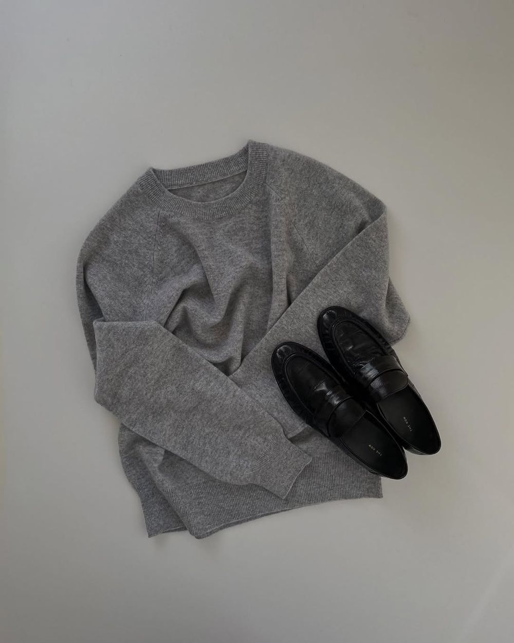 有預算一定要收！2026最新「精品樂福鞋」名單來了！YSL、PRADA...內行都選這幾雙！-4