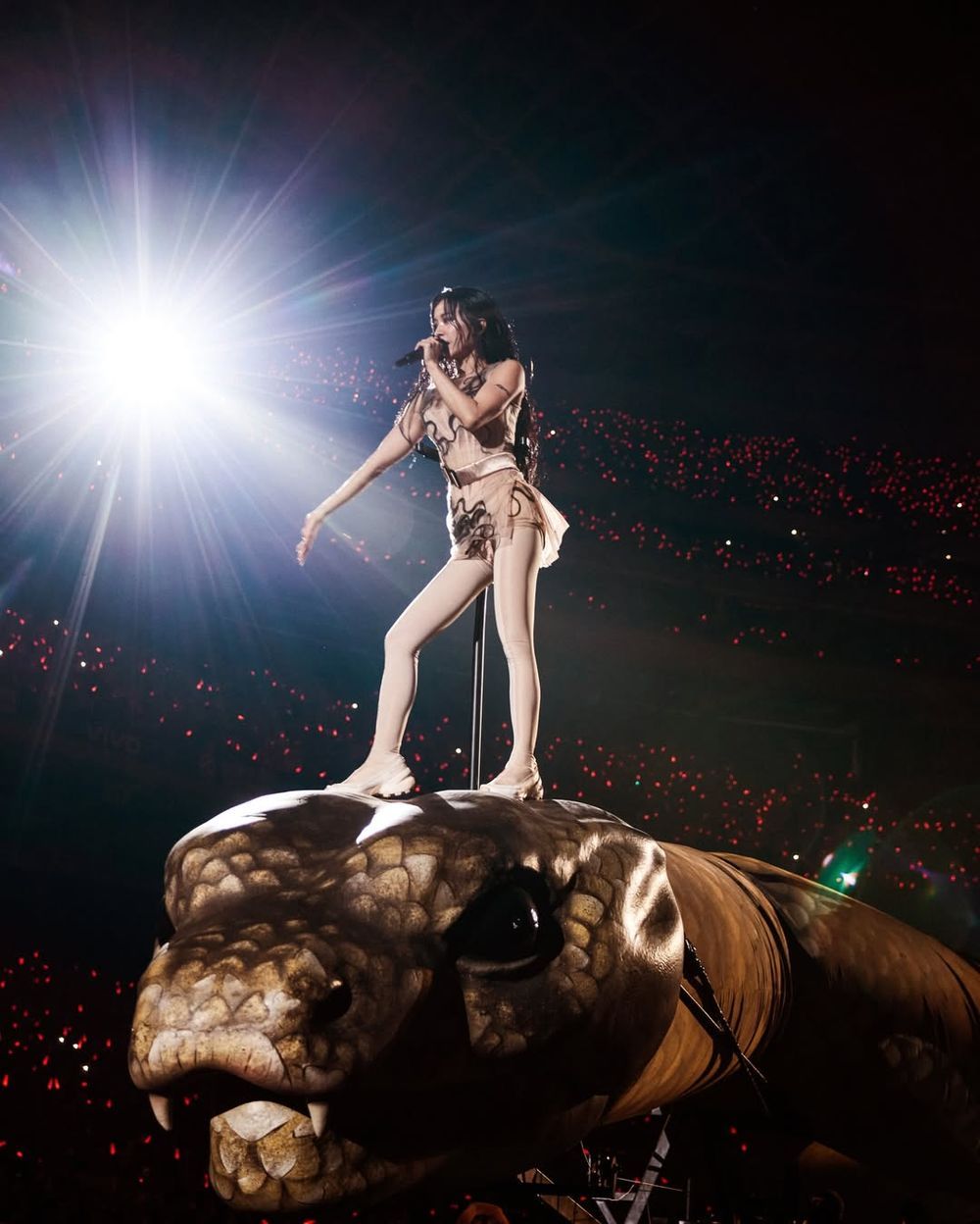 蔡依林演唱會光鞋子就200多雙！舞台「首次穿球鞋」讓Jolin更有動力加場！？原來球鞋出自這品牌！-2