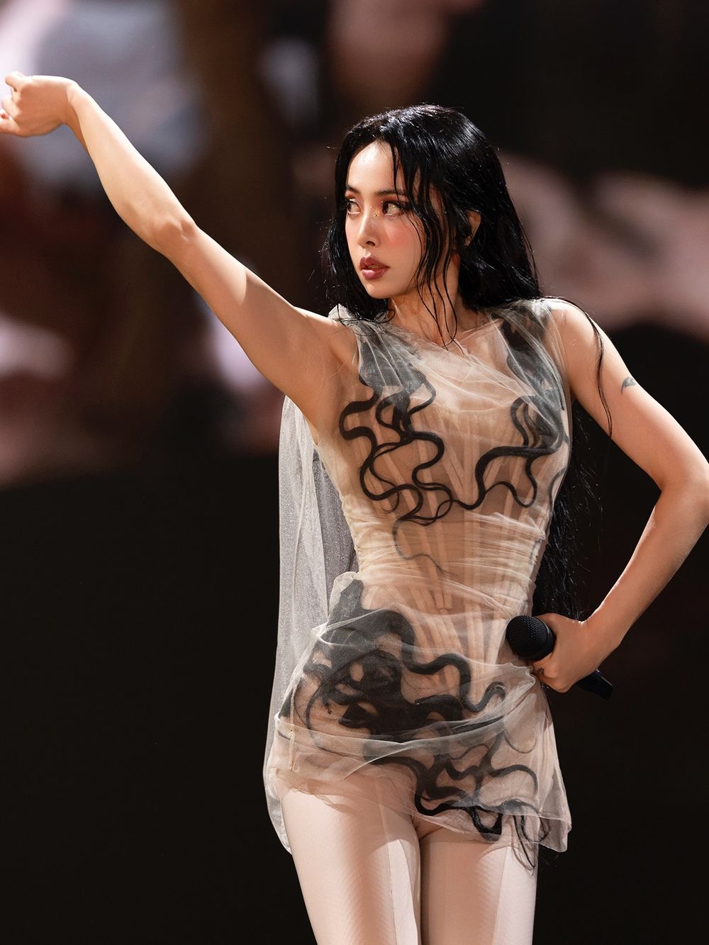 蔡依林演唱會光鞋子就200多雙！舞台「首次穿球鞋」讓Jolin更有動力加場！？原來球鞋出自這品牌！-4