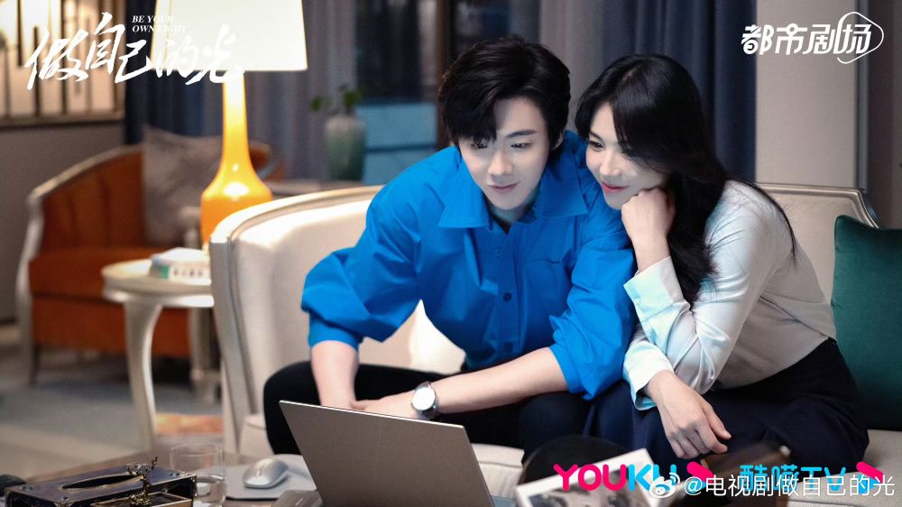 2026 Netflix姊弟戀題材陸劇推薦！《狙擊蝴蝶》養成系天花板，《熾道》體育生熱血狂戀！-15