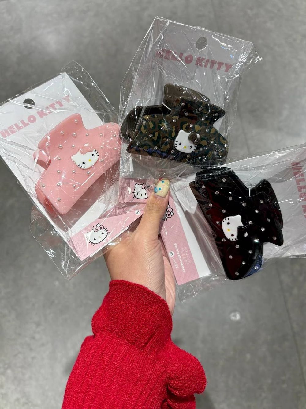 LOWRYS FARM太賊了！Hello Kitty聯名偷偷上架！粉絲瘋搶「15色玩偶吊飾」快沒了、動作真的要快 ！-2