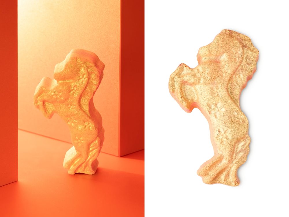 2026農曆新年開運必收！LUSH馬年限定系列「肉桂葉＋巴西橘子精油」馬力全開按摩芭，結合浮雕圖案、太有年味！-6